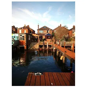 Holiday home The Retreat, A Luxury Riverside & Garden, Southampton